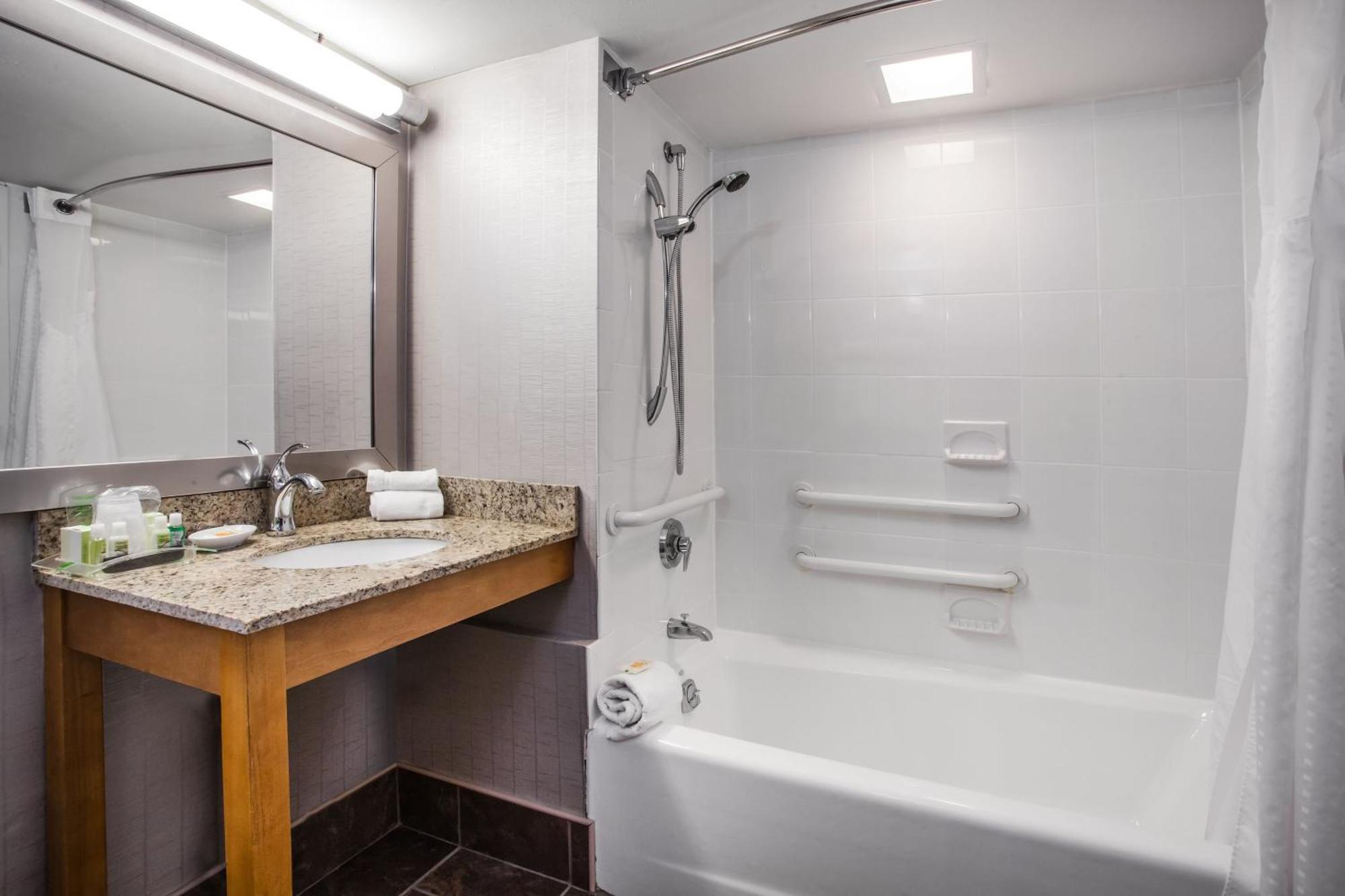 Holiday Inn Saratoga Springs By Ihg Стая снимка