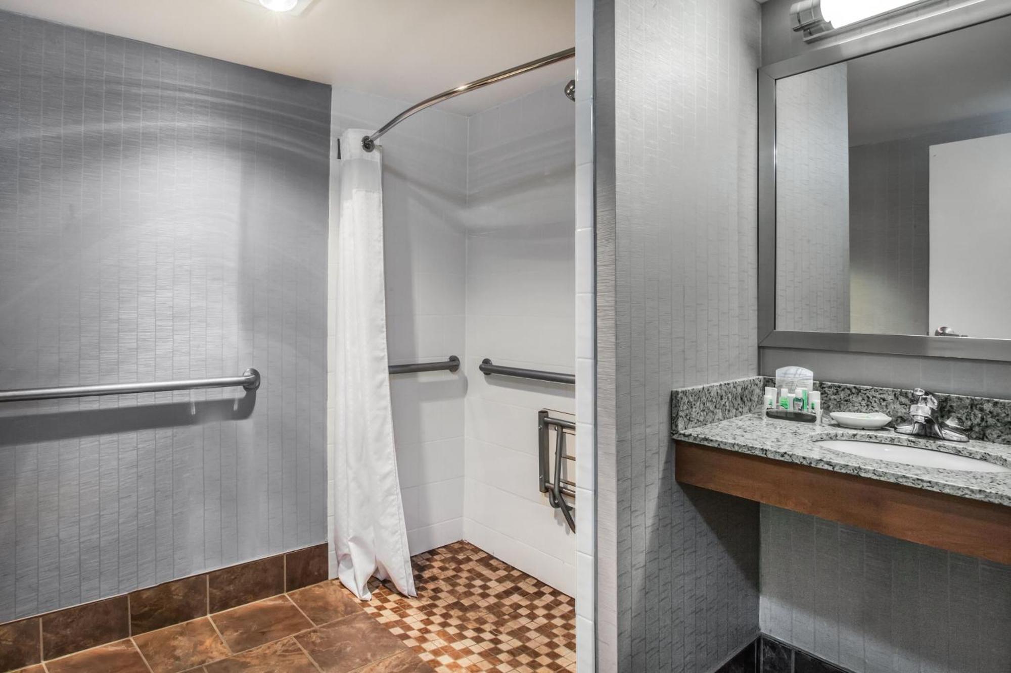 Holiday Inn Saratoga Springs By Ihg Стая снимка